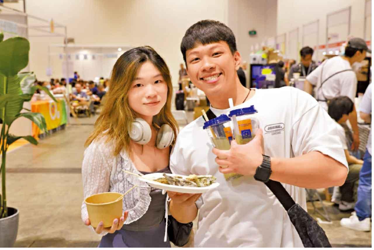 周小姐與曹先生花費逾300元