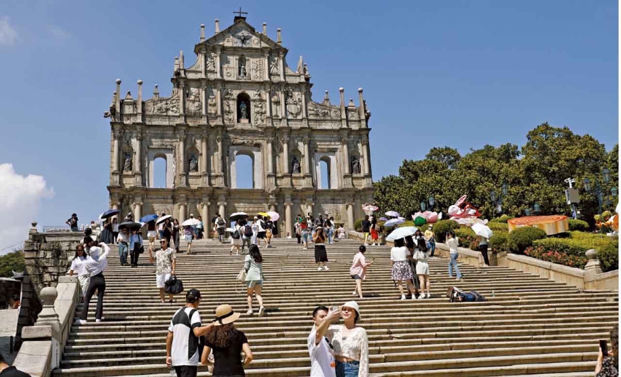 澳門行政長官岑浩輝昨發表上任後第一份施政報告