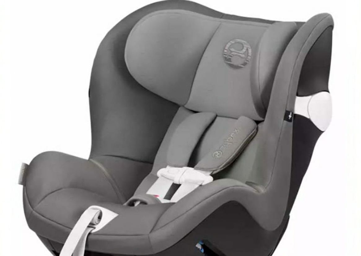 美國生產商Dorel Juvenile Group一款兒童汽車安全椅,頭枕泡棉有機會脫落造成兒童窒息,宣布收回逾17.9萬張。(互聯網)