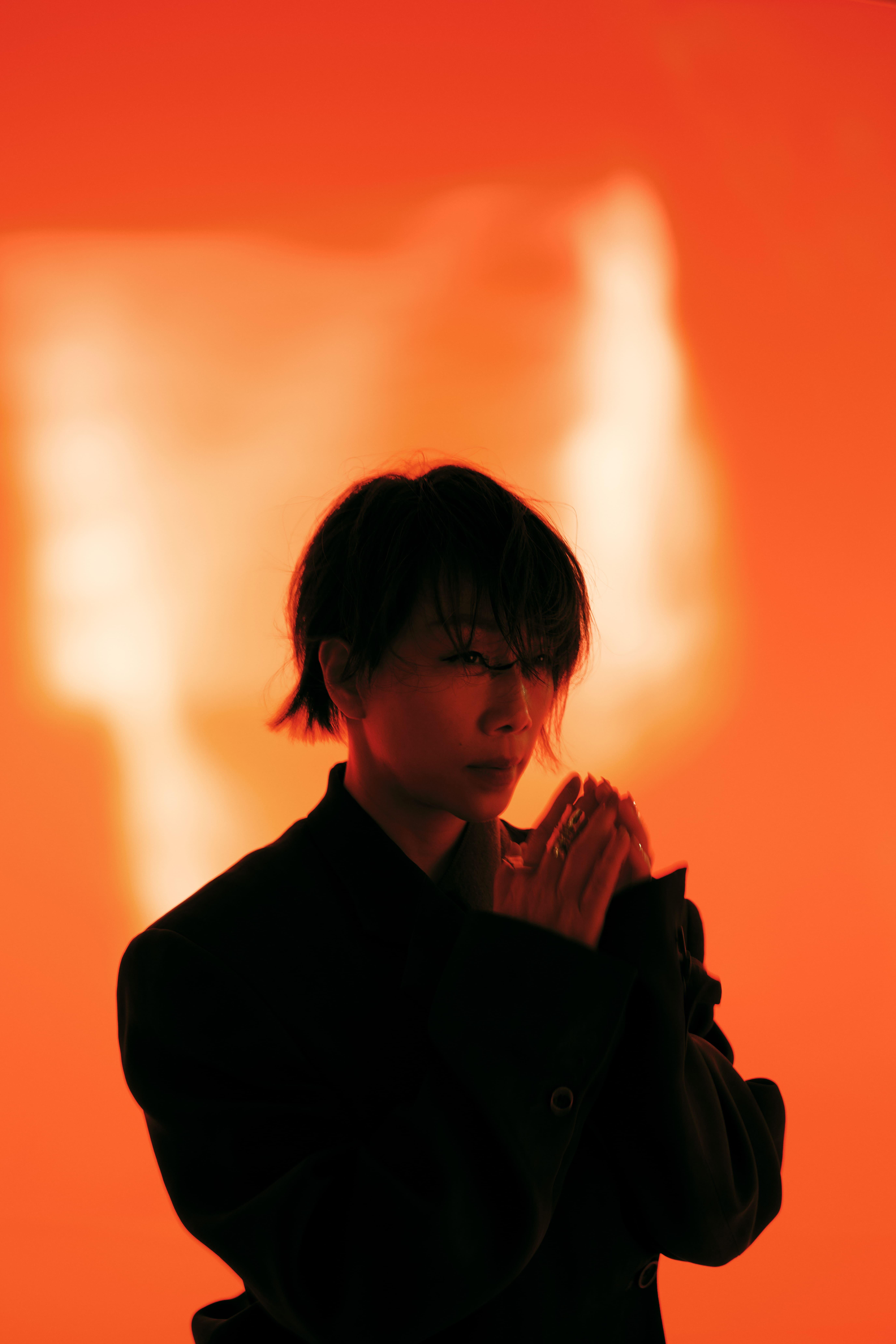 林憶蓮在360度旋轉設計的舞台上,無論面向哪個方向都能與各區觀眾進行親密互動。