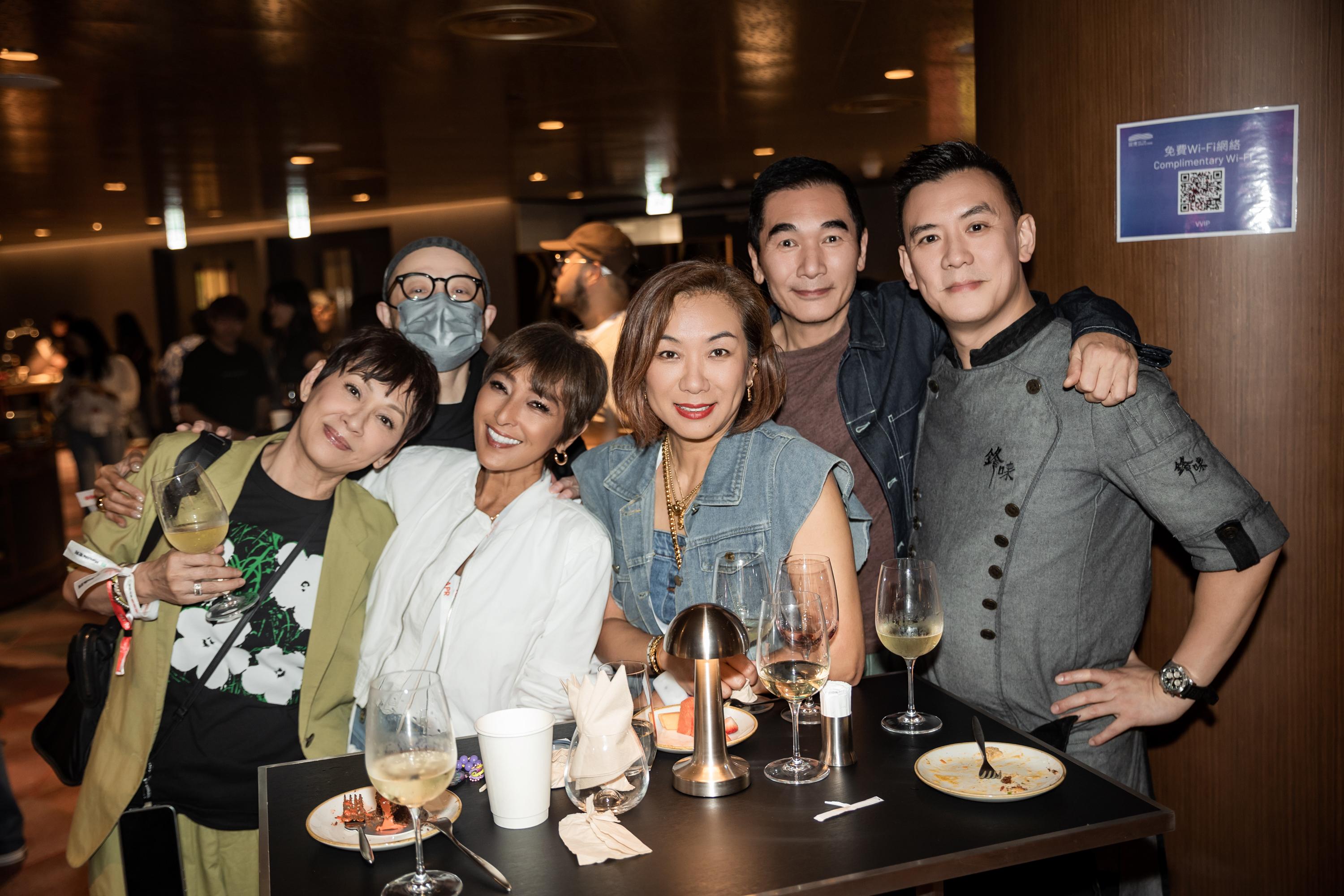 霆鋒第三場演出,延續「星光熠熠夜」,吸引半個香港娛樂圈名人到場。