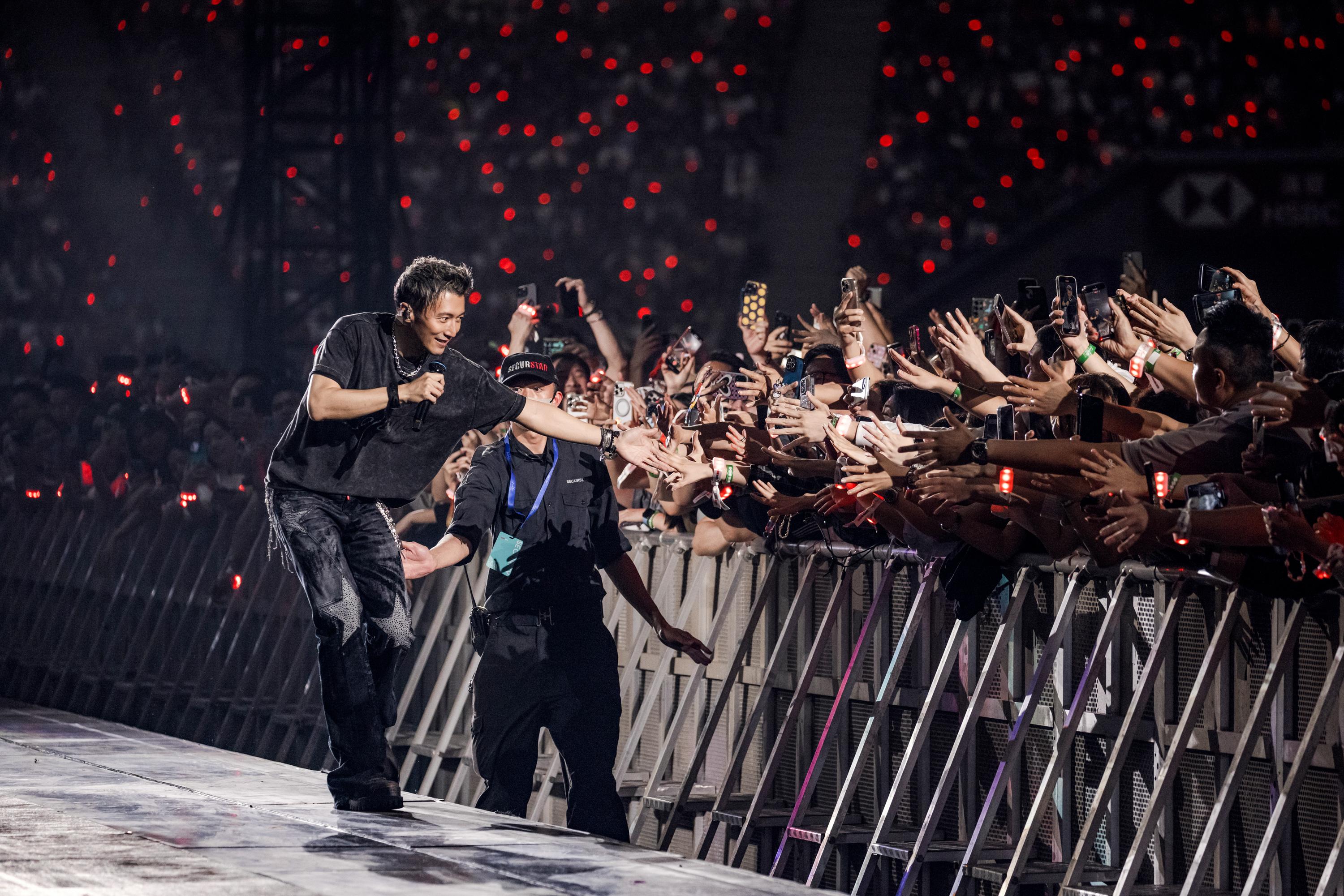 歌手謝霆鋒一連四日(24至27日)在啟德主場館舉行演唱會完滿結束(啟德體育園)