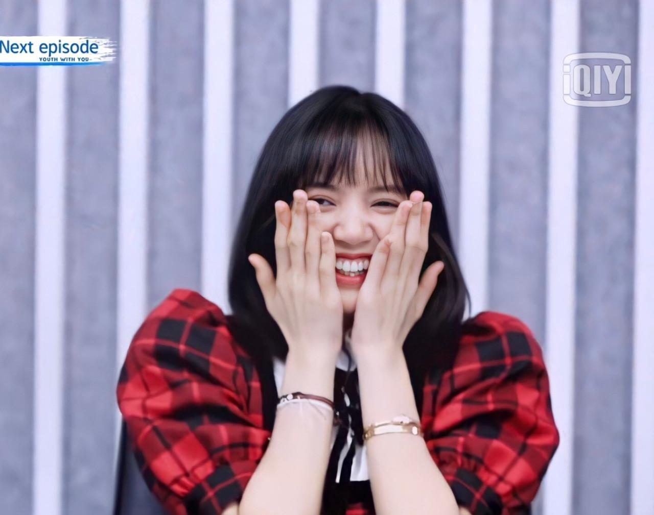 Lisa在2021年拍攝內地綜藝時,戴上RAVIPA的許願手繩系列。