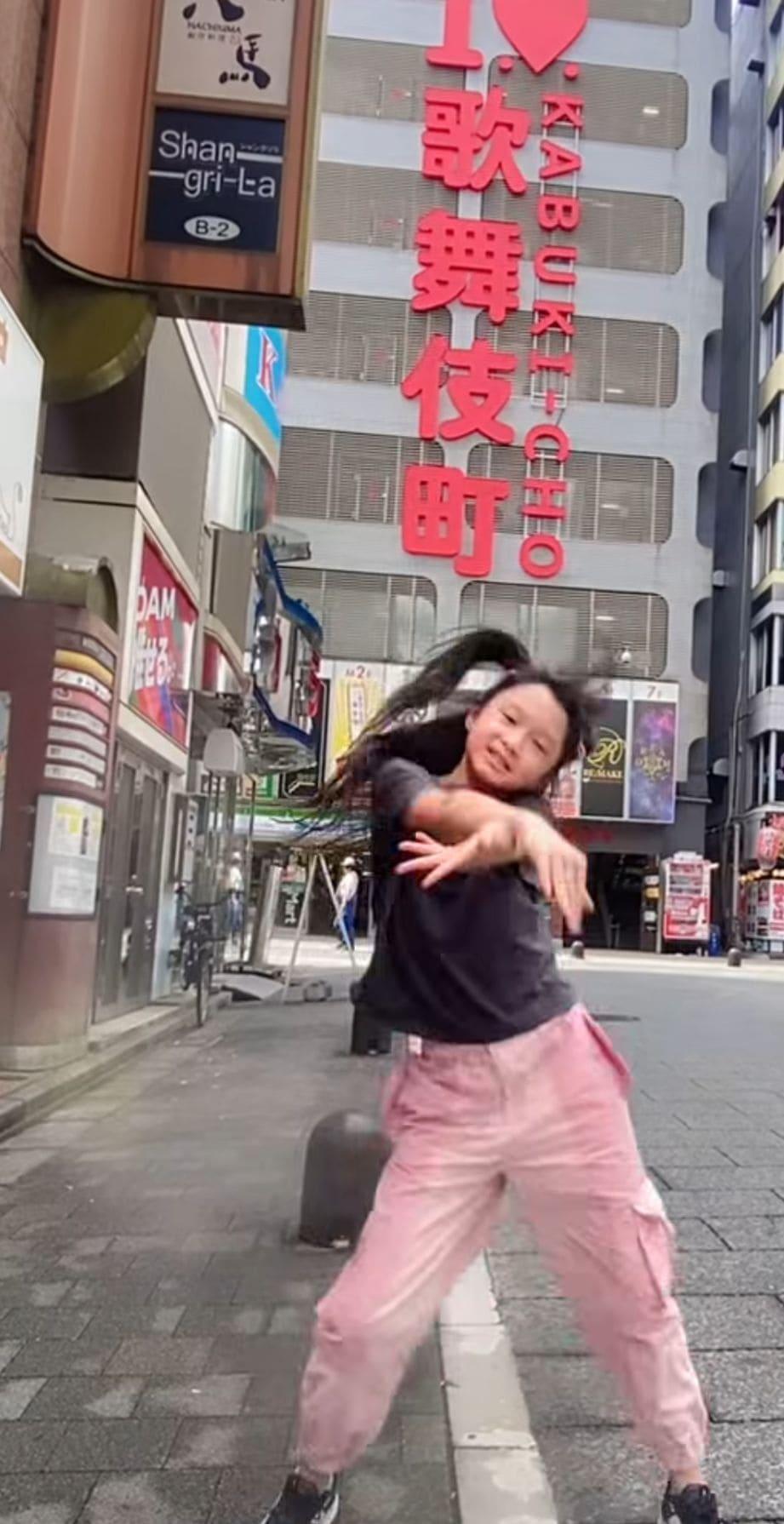 嘉佑跳K-Pop都似模似樣。