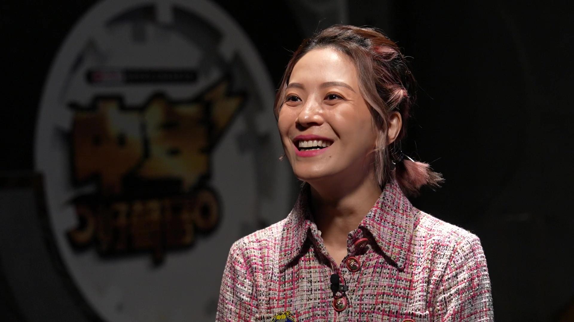 劉曉昆獻唱《分分鐘需要你》,把所有技能都出齊,又彈結他又跳舞。