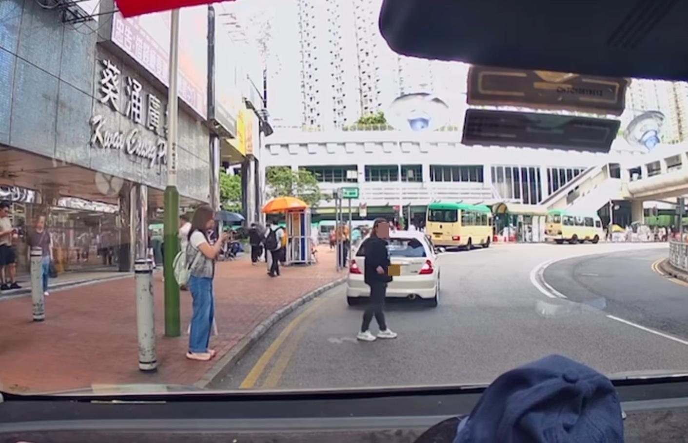 葵涌發生私家車撞倒途人不顧而去事件。(fb「車cam L(香港群組)」截圖)