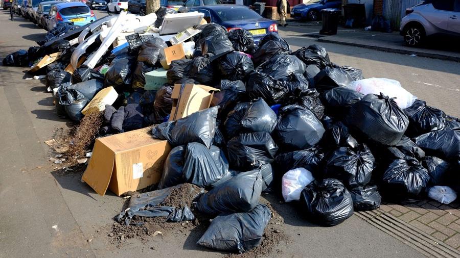 英國伯明翰垃圾車工人罷工