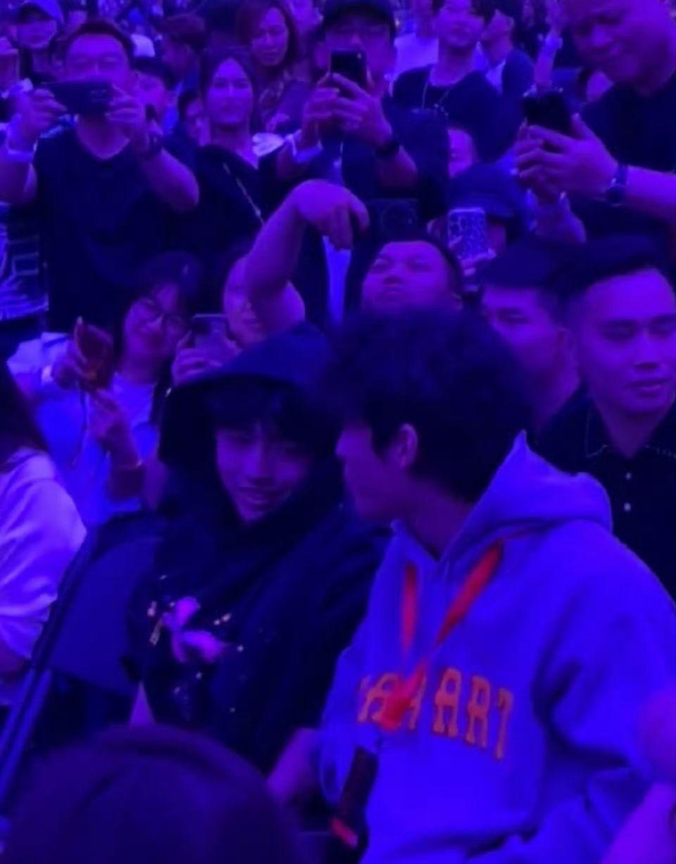 霆鋒與張栢芝的兩個乖仔難得出席公開場合