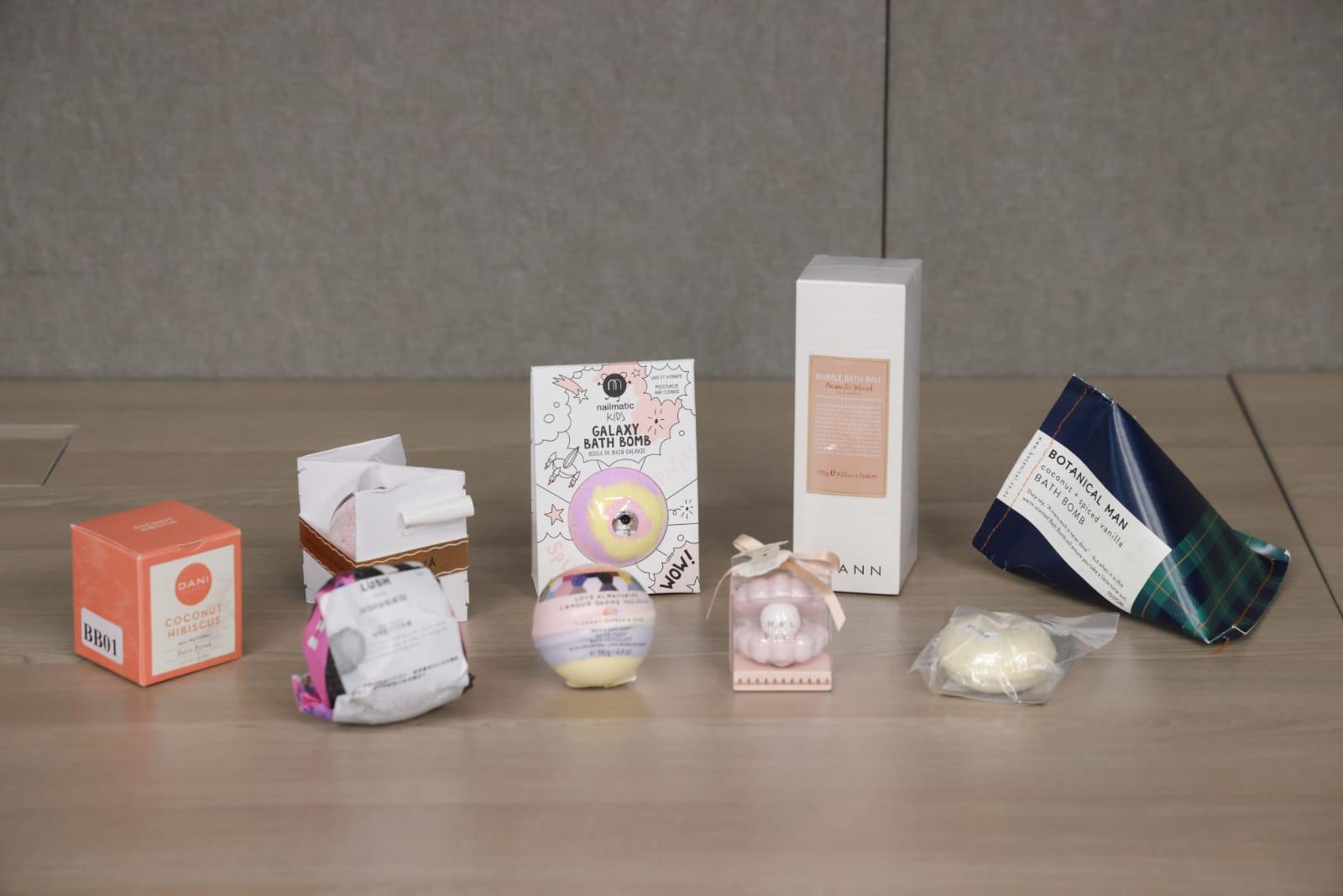 9款一般沐浴球樣本。(吳康琦 攝)