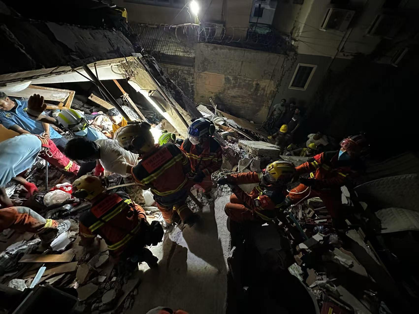 緬甸地震|特區救援隊抵達曼德勒後立即展開搜救(保安局FB圖片)