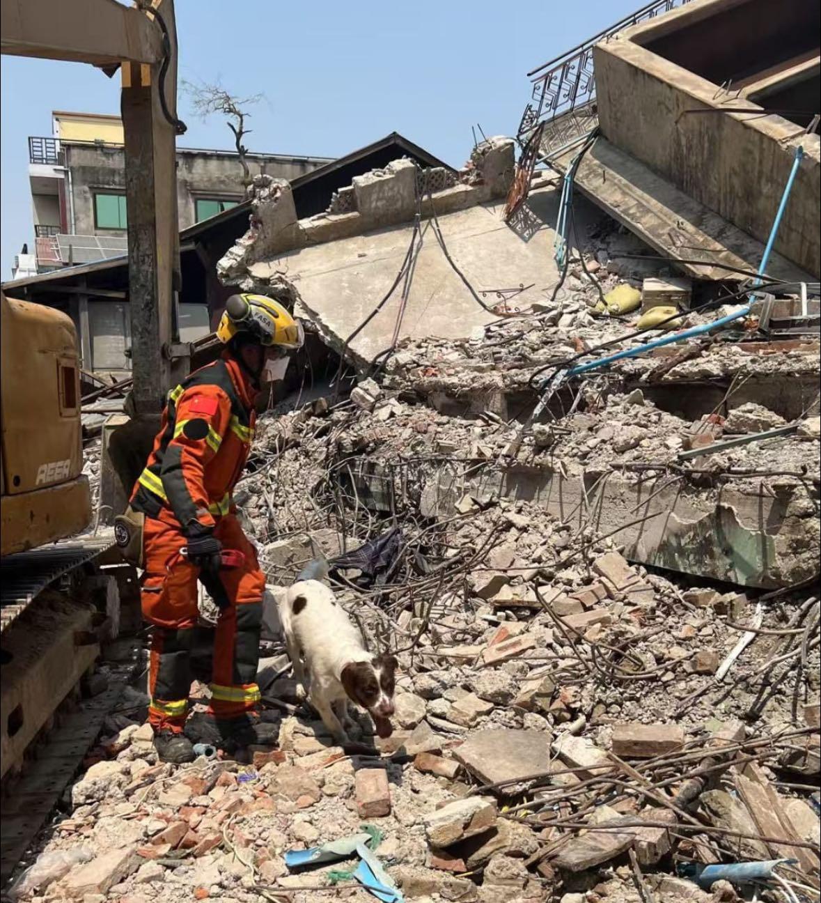 緬甸地震|特區救援隊抵達曼德勒後立即展開搜救(保安局FB圖片)