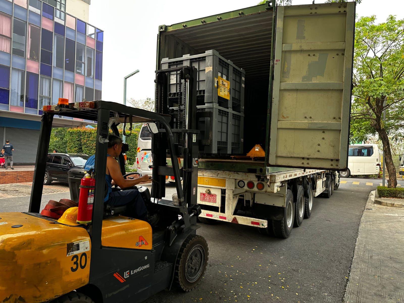 香港消防處表示,經過連日在緬甸地震災區的搜救行動,特區救援隊現正忙於收拾裝備,準備回港。(消防處FB)