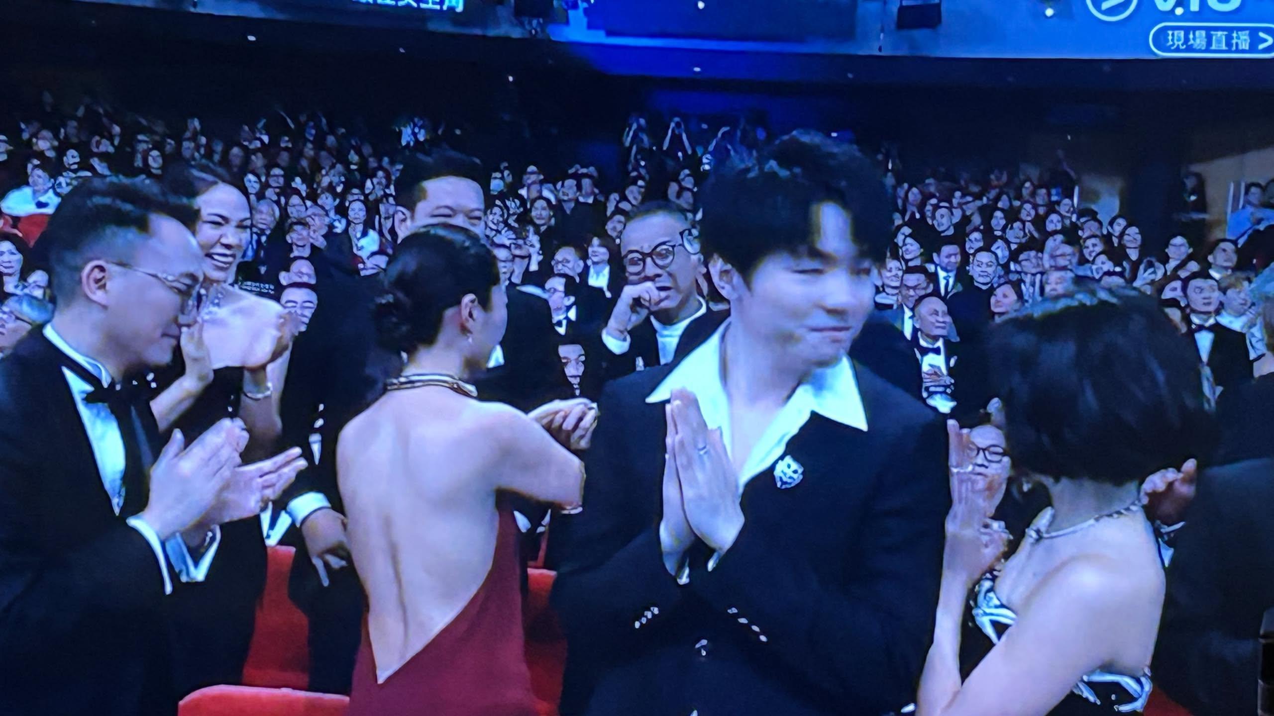 陳卓賢在衛詩雅獲影后的一刻面露尷尬表情。