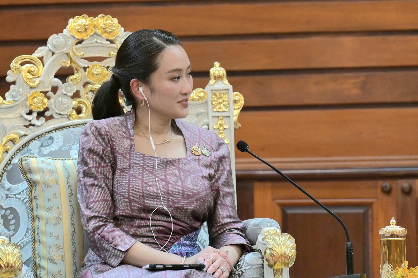 泰國總理佩通坦結束兩日柬埔寨訪問回國後,發高燒入院。(佩通坦FB)