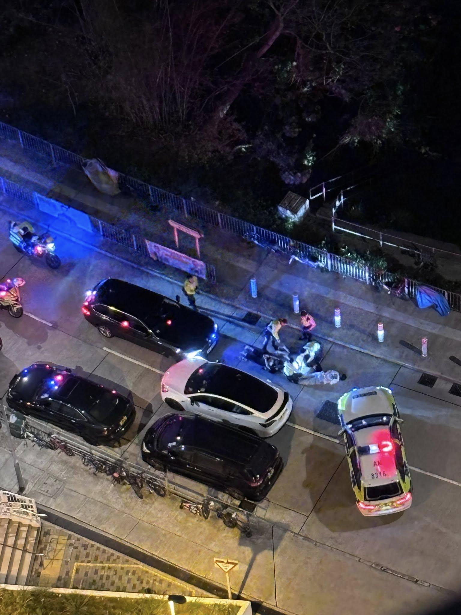 數人雙手由手銬反鎖躺地。(車cam L(香港群組)@fb圖)