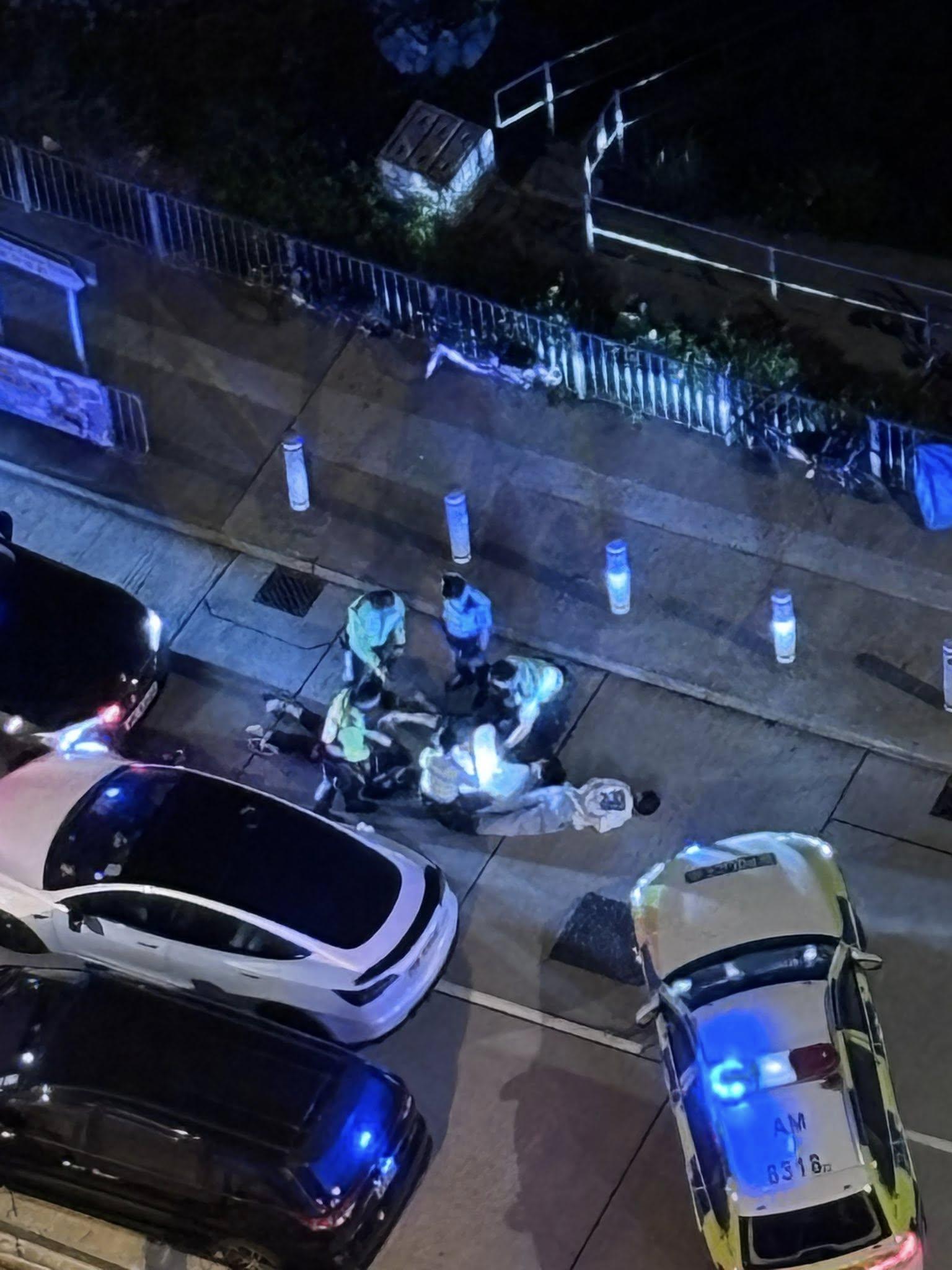 數人雙手由手銬反鎖躺地。(車cam L(香港群組)@fb圖)