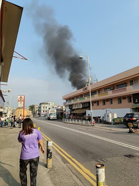 錦田村屋發生火警。(fb「元朗區議員何曉雯」圖片)