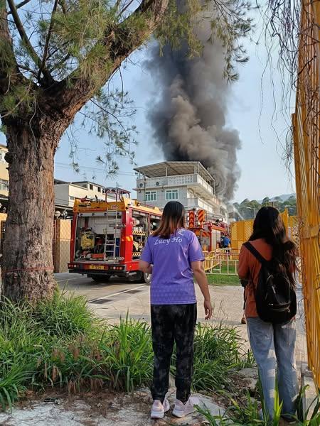 錦田村屋發生火警。(fb「元朗區議員何曉雯」圖片)