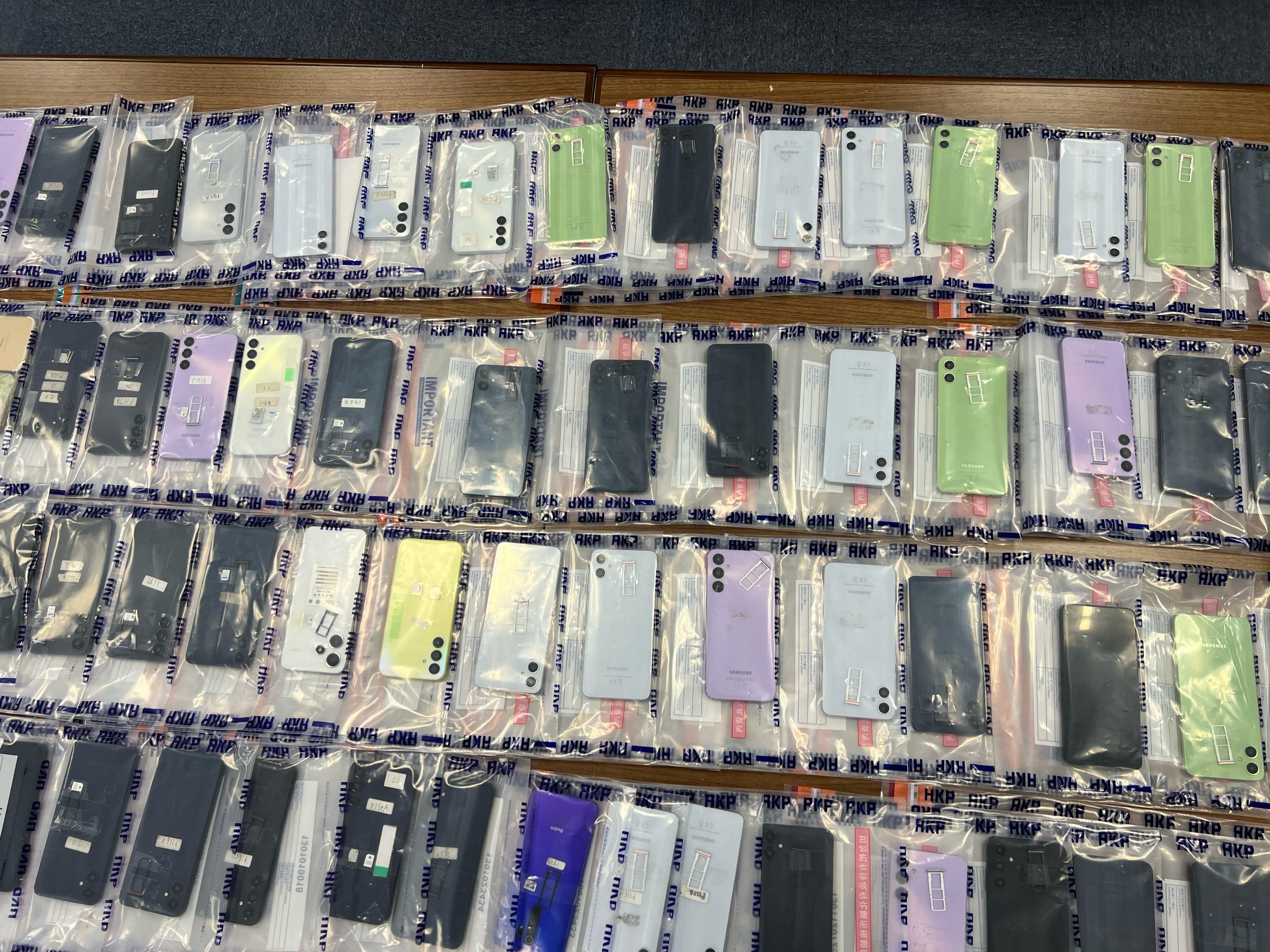 316部用作操控傀儡戶口的手提電話。(警方圖片)