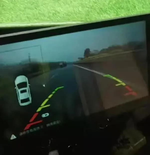 內地高速公路大塞車 大批車主「集體倒車」7公里撤退