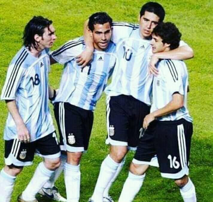 泰維斯曾與美斯、列基美及艾馬當阿根廷隊長。(泰維斯FB)