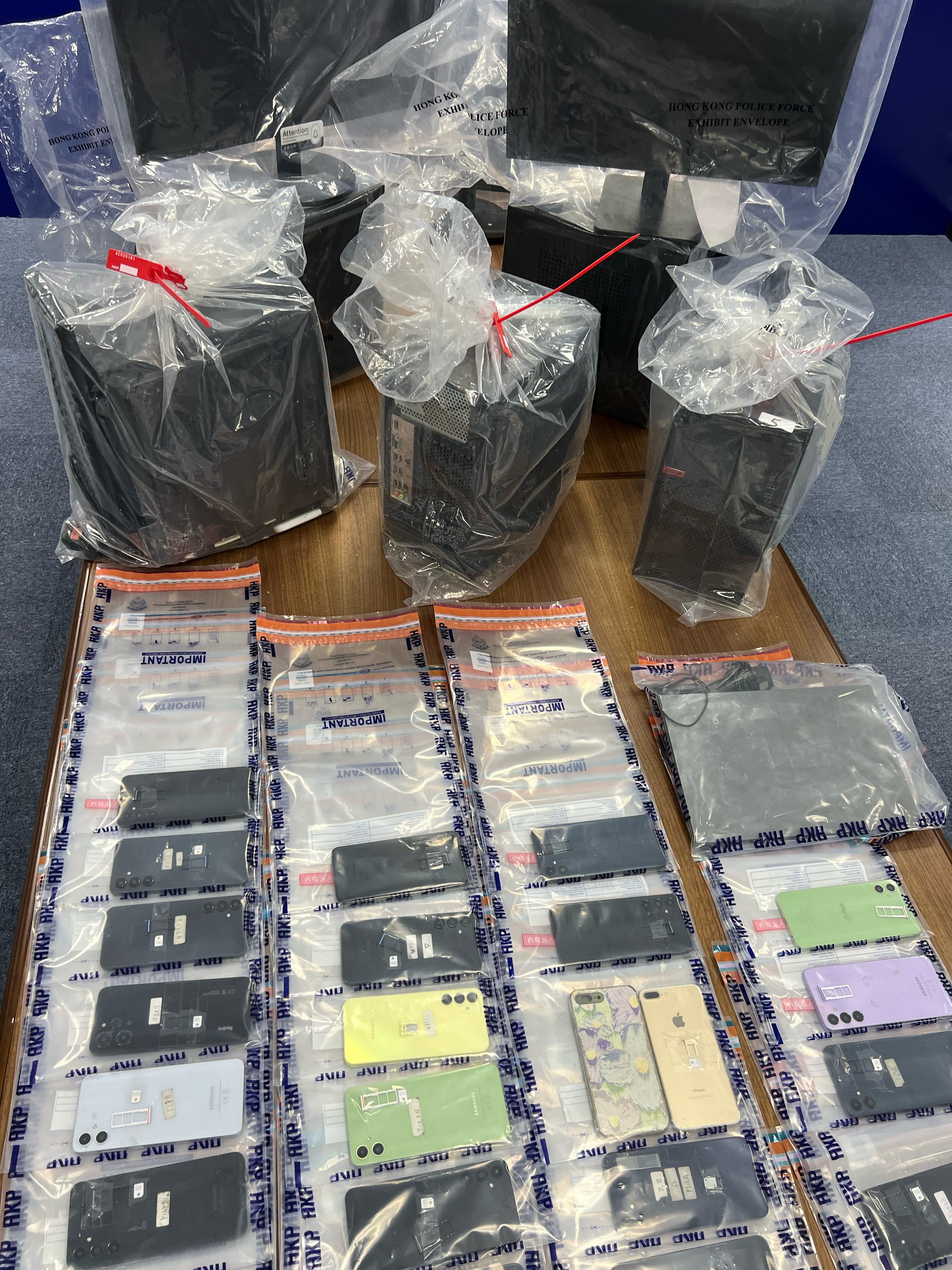 人員檢獲12部電腦等證物。