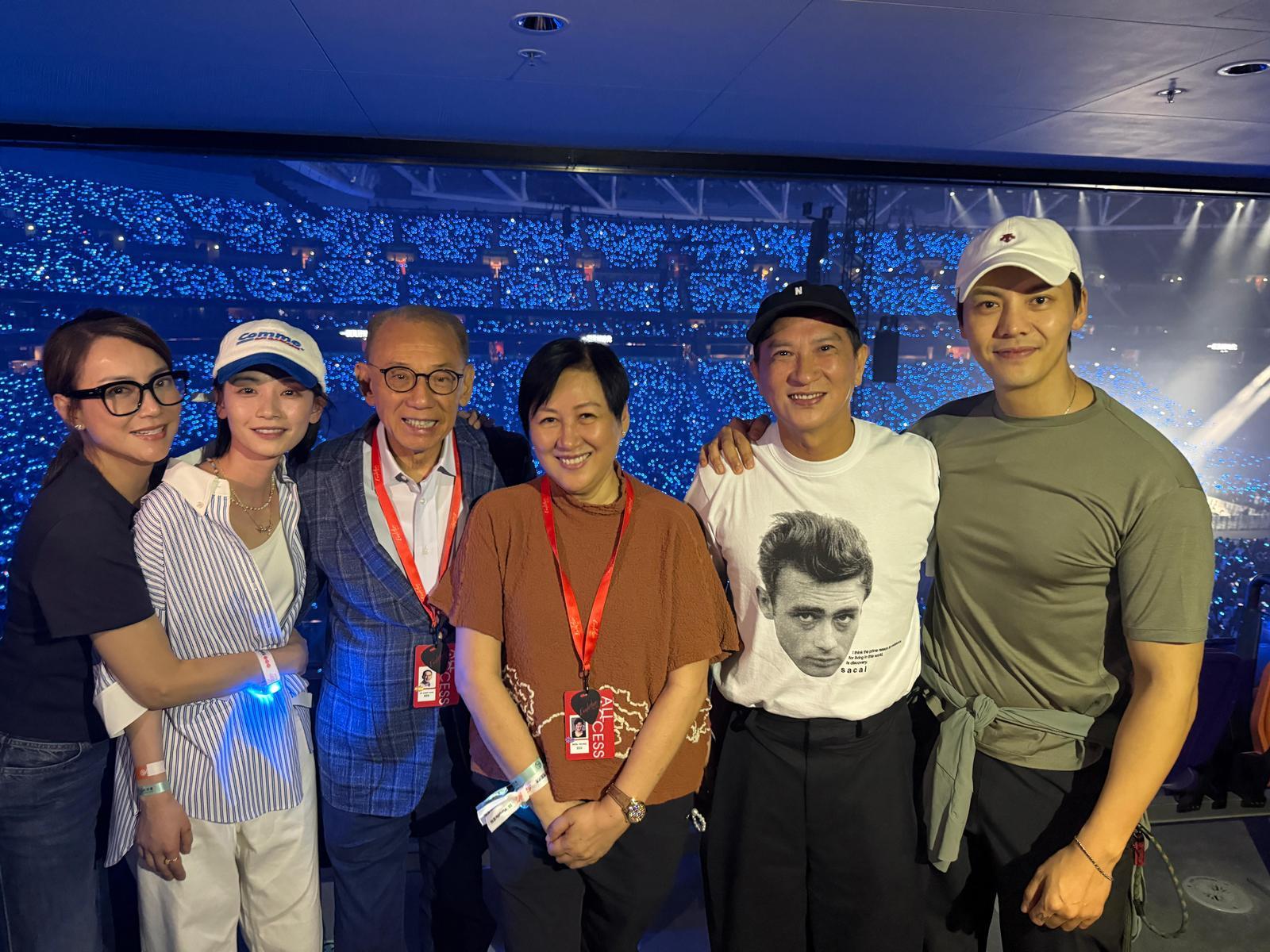 師弟陳偉霆與楊受成睇騷。