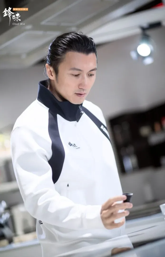 2016年創立了自家品牌鋒味(Chef Nic),之後於2021年創立鋒味派。