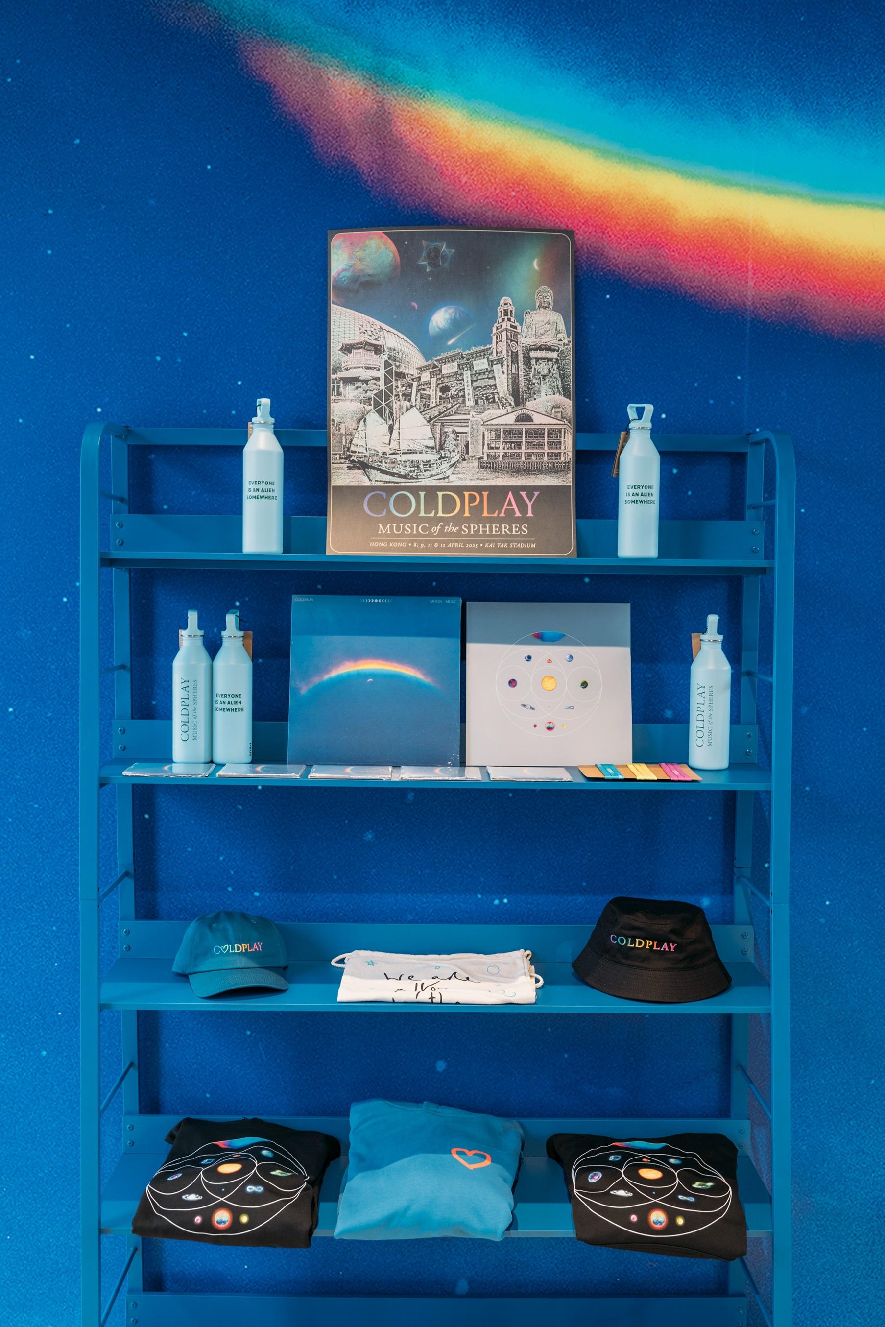 Coldplay Moon Music Pop-up at AIRSIDE帶來一系列巡演周邊商品。