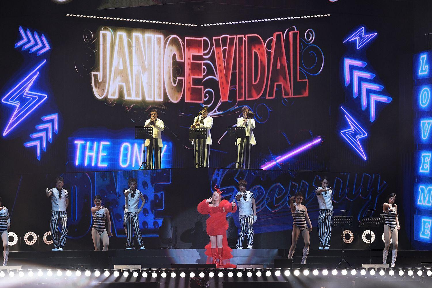 衛蘭舉行世界巡迴演唱會,昨日在廣州揭開序幕。