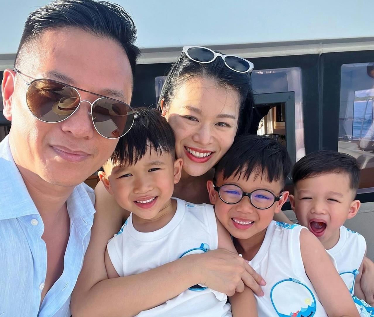 胡杏兒與李乘德結婚10周年,育有三名兒子。