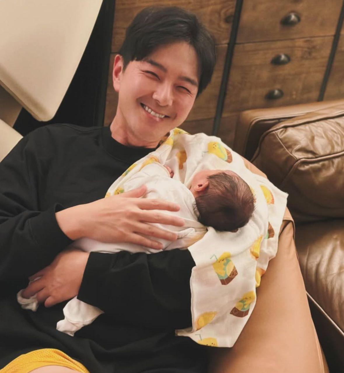 蕭正楠做爸爸好幸福。