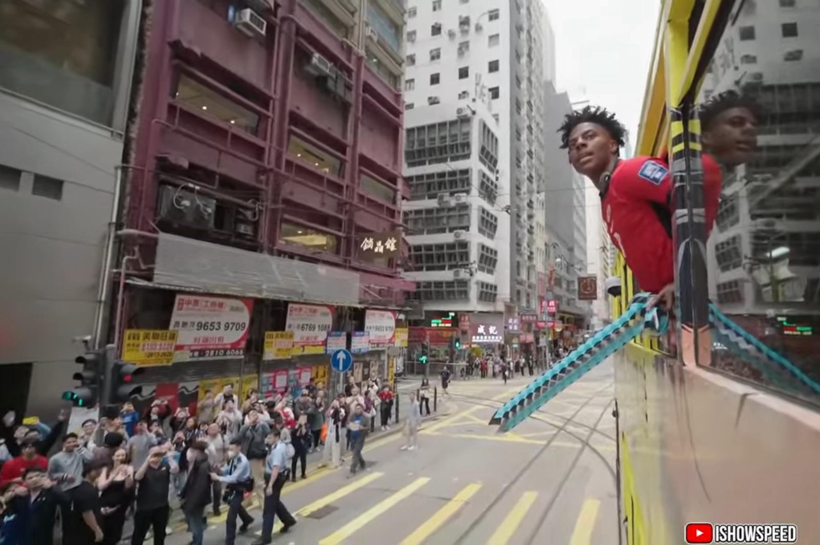 IShowSpeed上電車沿途觀賞港島區,大批fans走出馬路。