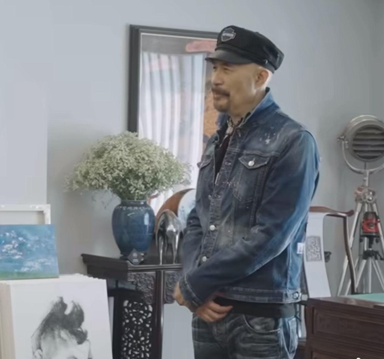 徐錦江在電影《鹿鼎記》中的「鰲拜」形象令人印象深刻。