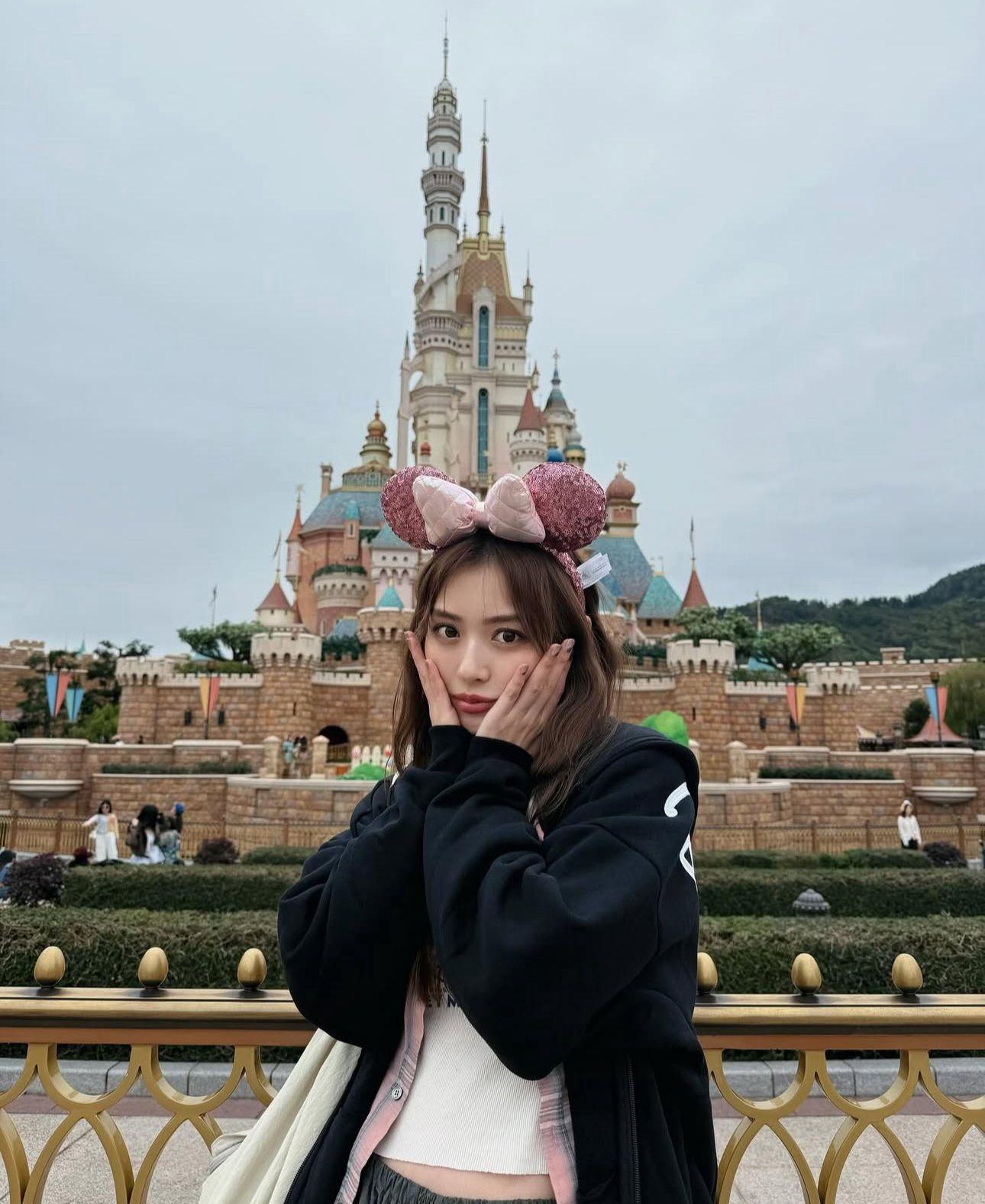內田理央分享到香港迪士尼的多張靚相。