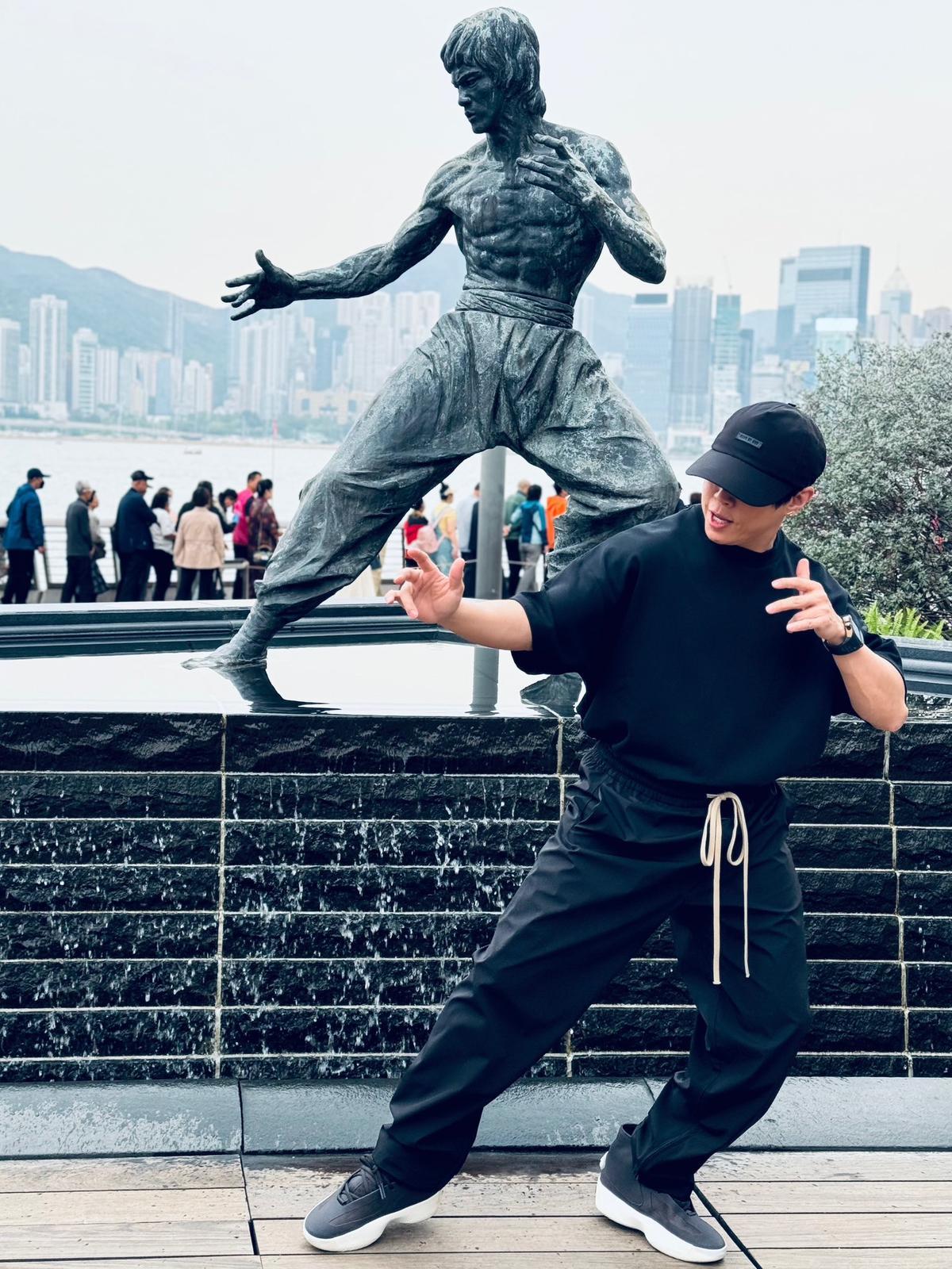 西川貴教曾私下來港數次,此行甫抵埗即到星光大道的李小龍像朝聖。