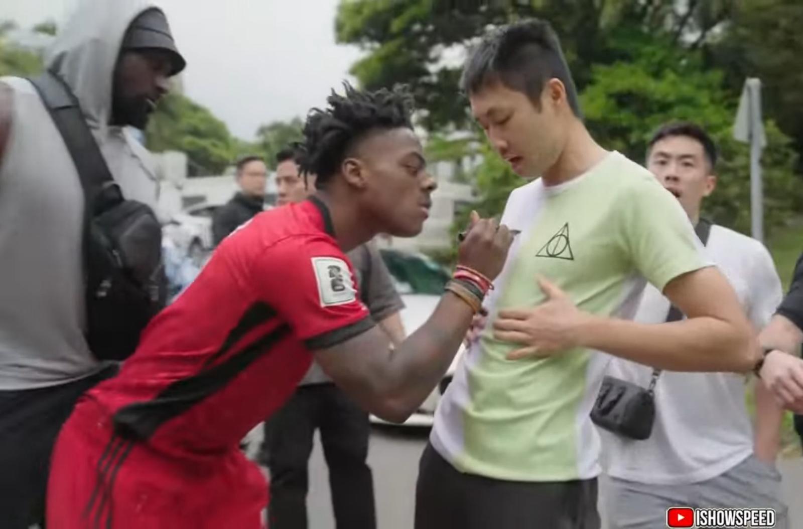 一路上,亦有不少粉絲前來索要簽名合照。