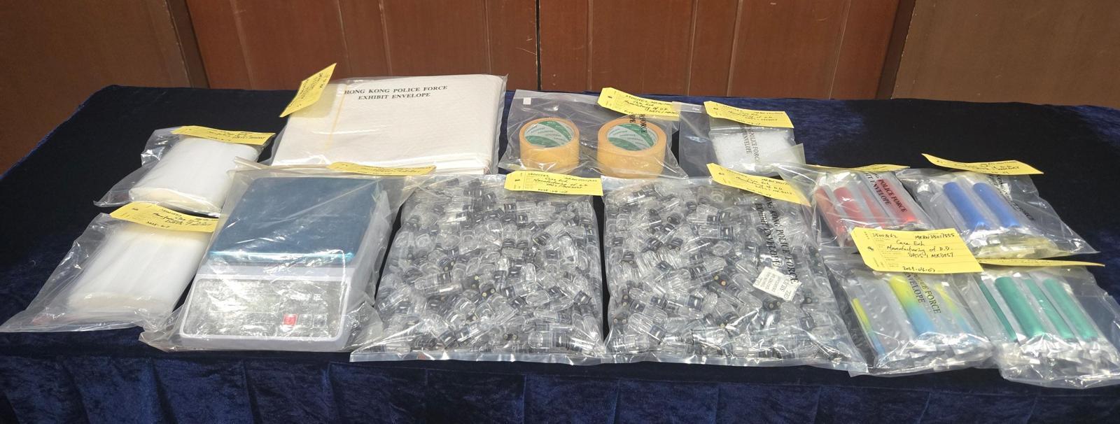 警方檢獲懷疑液態依托咪酯和太空油毒品煙彈。