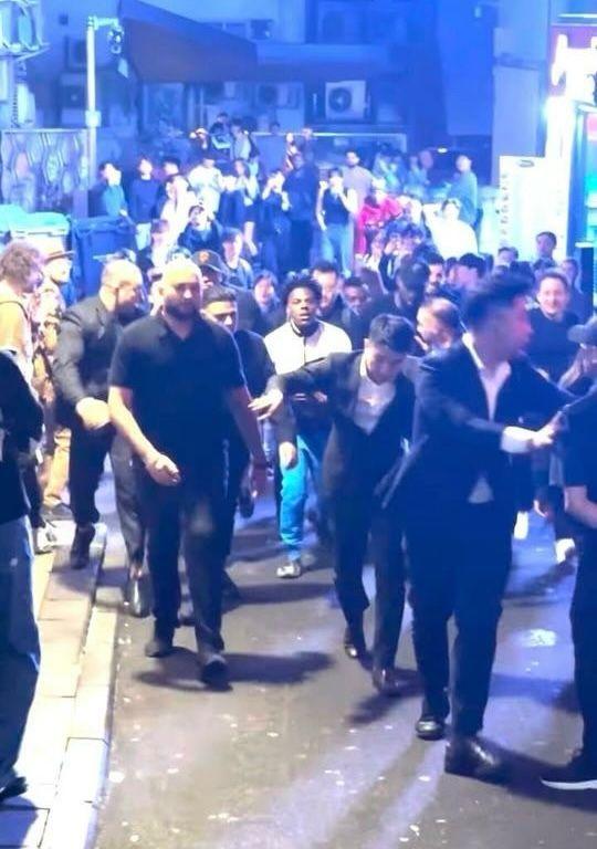 Speed回到香港,並於中環體驗夜生活。