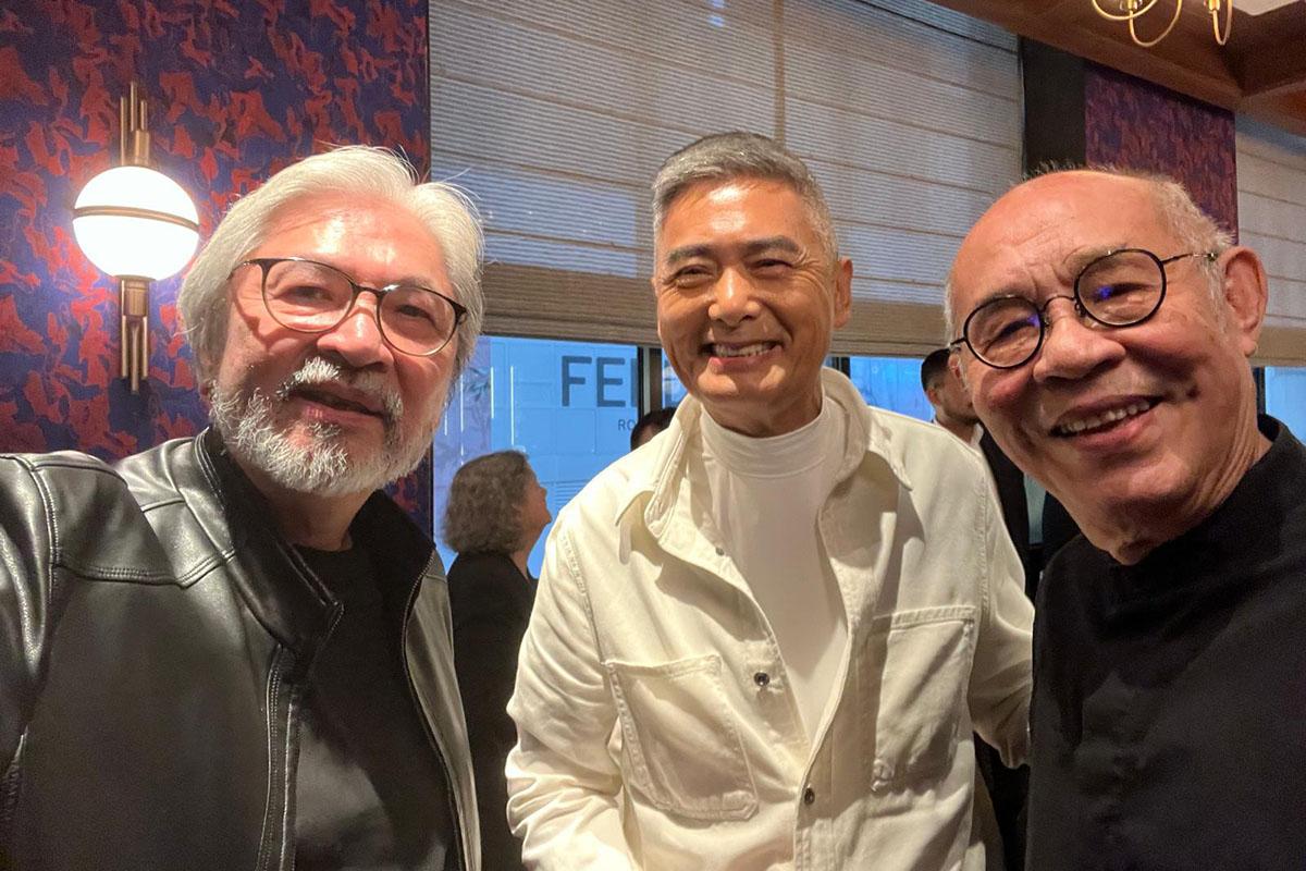 曾俊華(左起)喺杜Sir生日派對同周潤發、岑建勳自拍合照。(曾俊華FB)