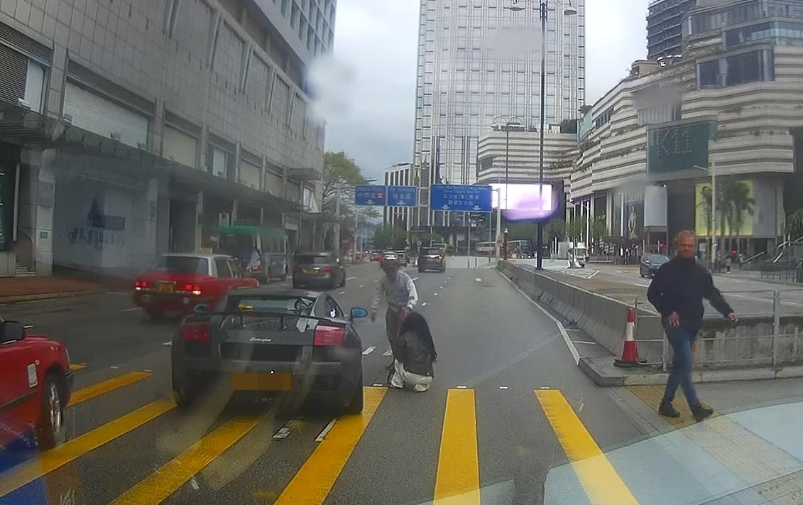 尖沙咀發生交通意外。(fb「車cam L(香港群組)」截圖)