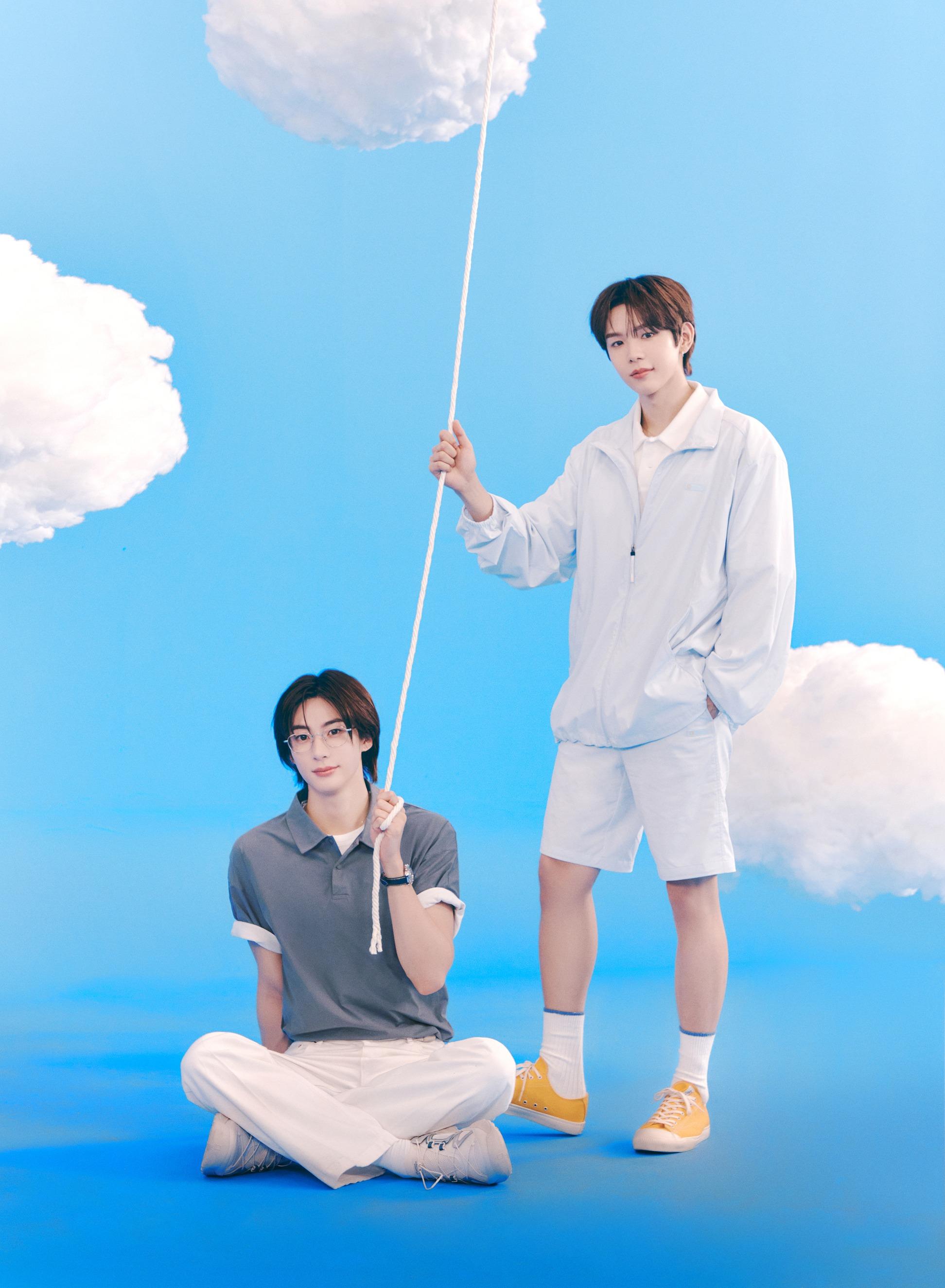 韓國人氣男團RIIZE穿上ADELIE系列,展現輕盈舒適的風格。