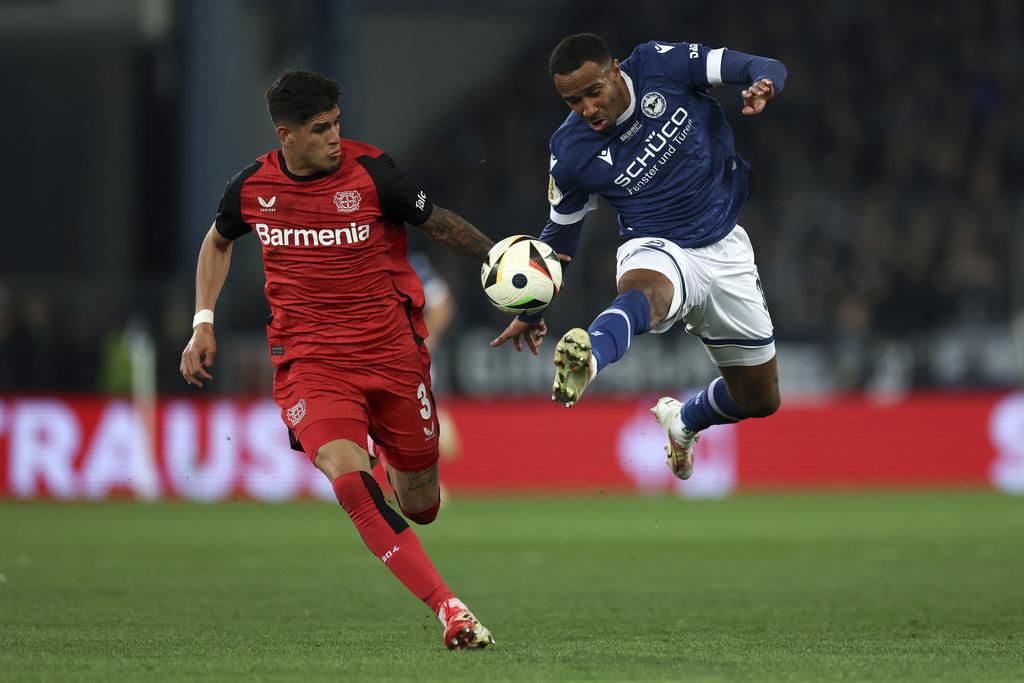 丙組比勒費爾德2:1贏利華古遜。(美聯社)