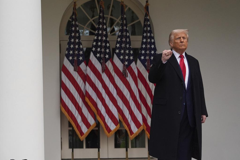 美國總統特朗普宣布所謂的「解放日」對等關稅措施,其中對中國進口貨品的稅率為34%。(AP)