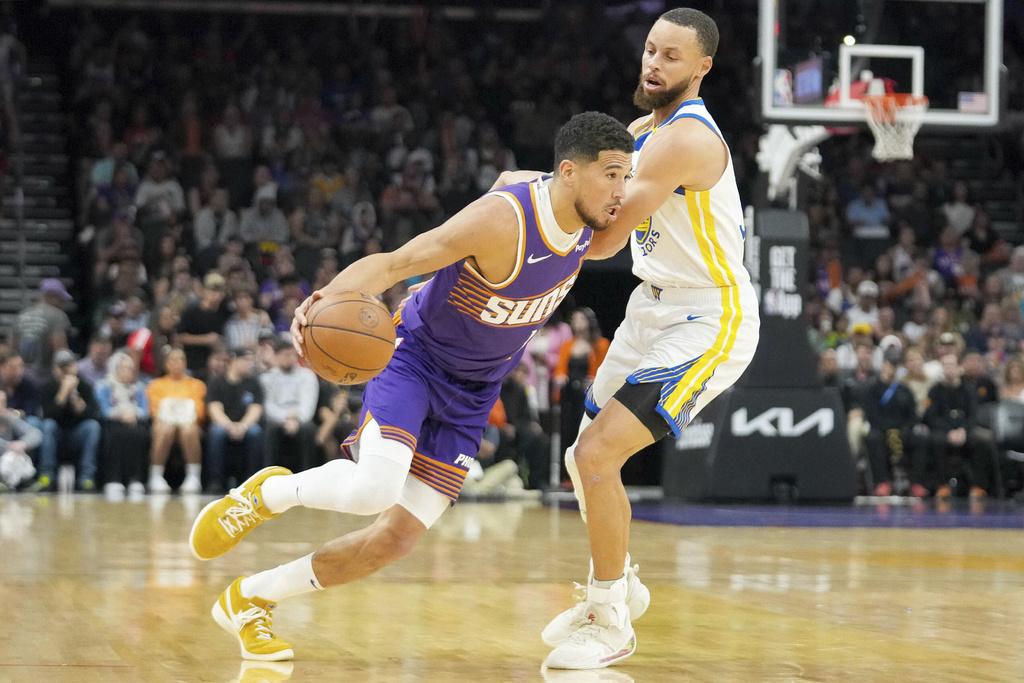 布克今季場均25.6分,不過三分命中率降至33.2%。