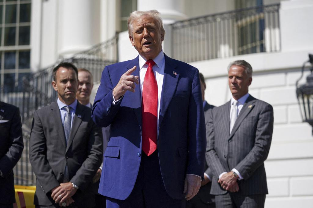 特朗普周三突然宣布對部分國家暫緩徵收對等關稅90天。(美聯社)