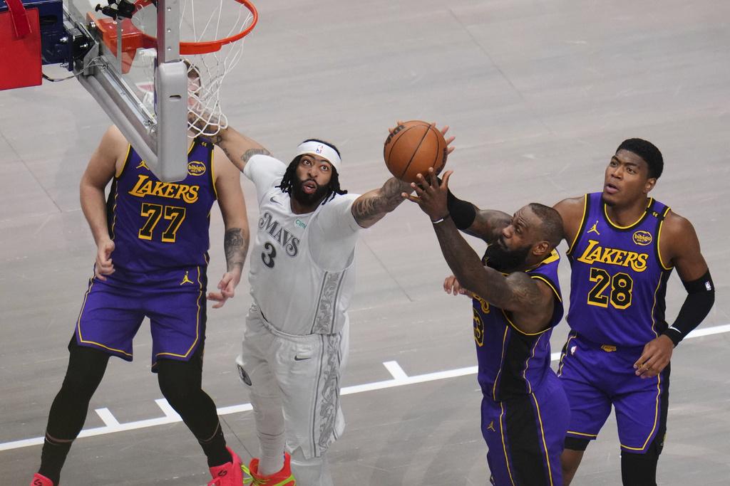 湖人112:97擊敗獨行俠。(美聯社)