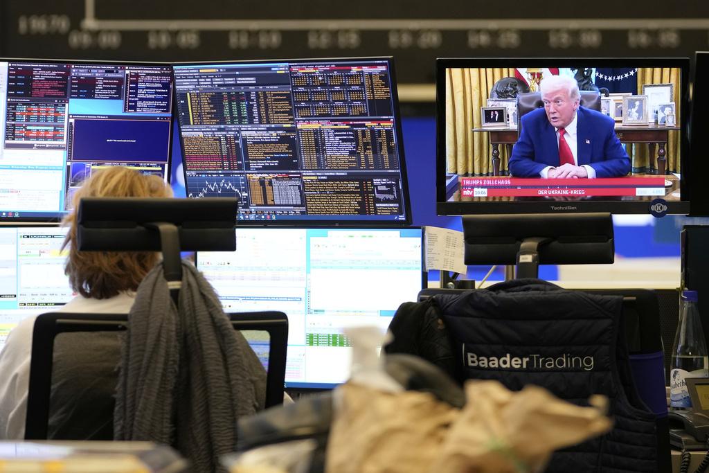 特朗普的關稅政策引發股市、債市波動。圖為德國法蘭克福證券交易所。(美聯社)