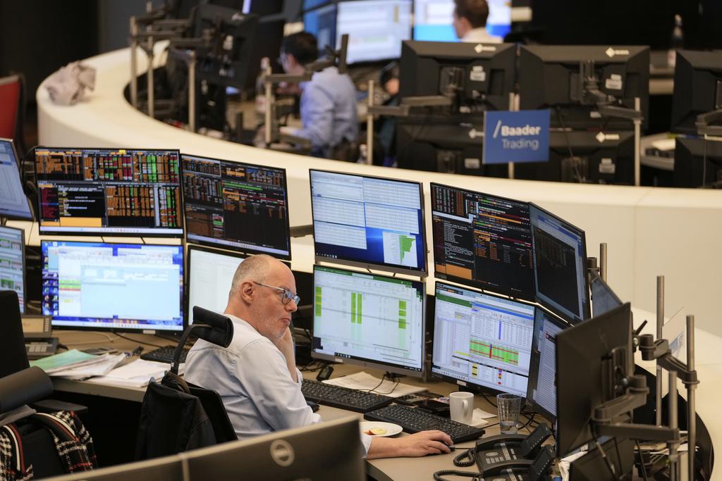 特朗普的關稅政策引發股市、債市波動。圖為德國法蘭克福證券交易所。(美聯社)