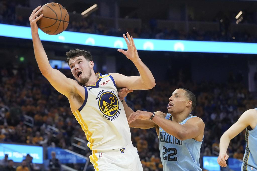 勇士121:116擊敗灰熊。(美聯社)